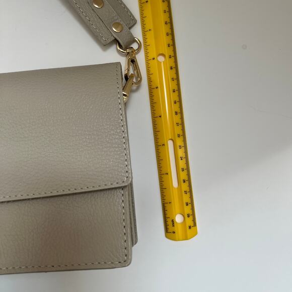 Cream Italian Leather Shoulder Bag with Detachable Crossbody Strap - Picture 7 of 9